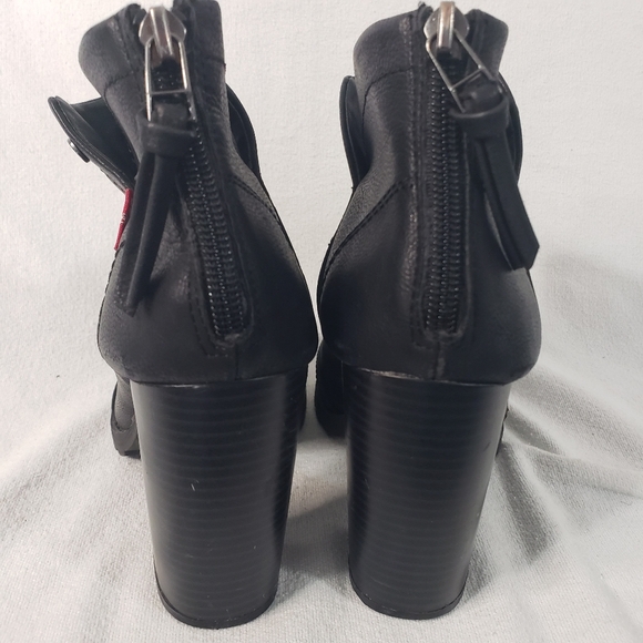 LEVI'S Womens Amy Black Faux Leather Heel Ankle Boots Size 7 Back Zip 4"… - Picture 8 of 13